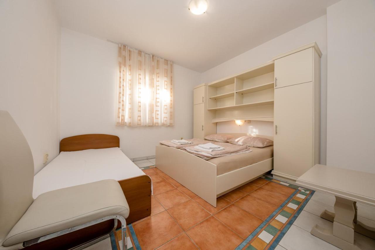 Apartments And Rooms By The Sea Supetarska Draga - Gornja, Rab - 11579 Exteriér fotografie