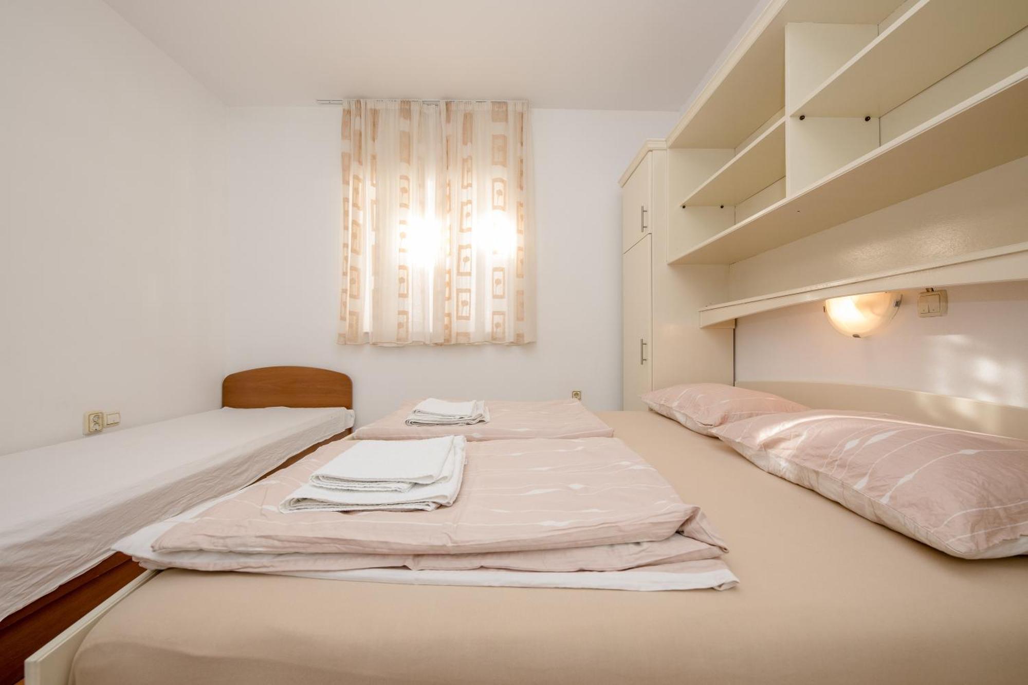 Apartments And Rooms By The Sea Supetarska Draga - Gornja, Rab - 11579 Pokoj fotografie